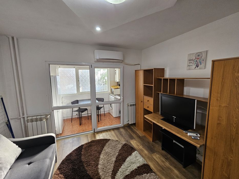 Garsonieră de închiriat - zona  Lipovei