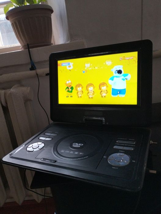 Продам мини телевизор с двд