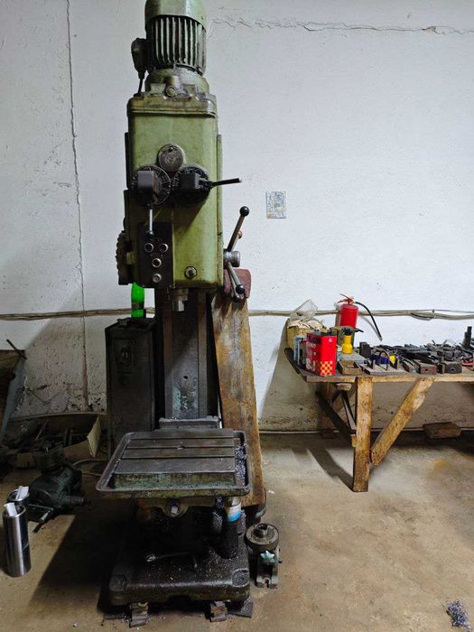 Вертикально-сверлильный станок 2Н125