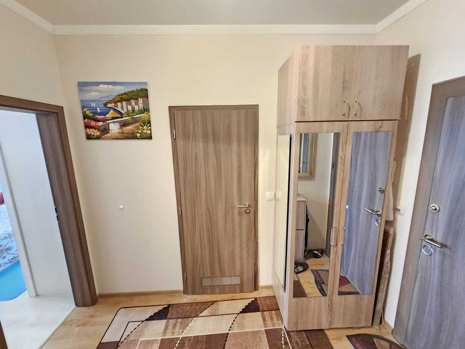 Просторен двустаен апартамент с гледка море, Първа линия