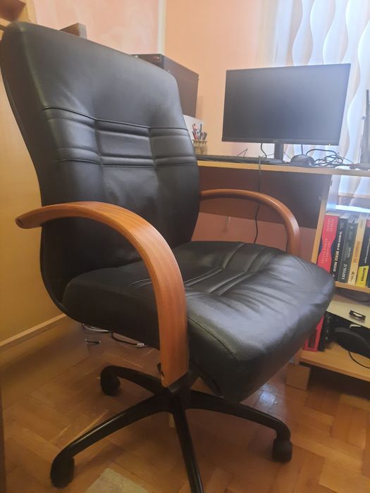 Офис стол ORT за ръководители и ценители