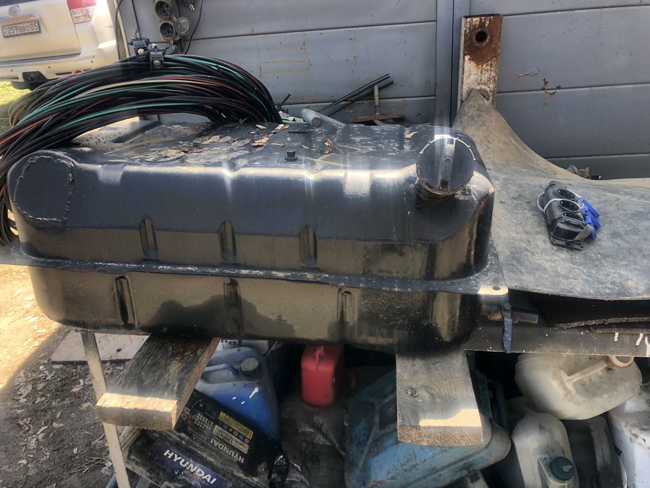 Продам бак ,емкость под гсм 200 л, 100л