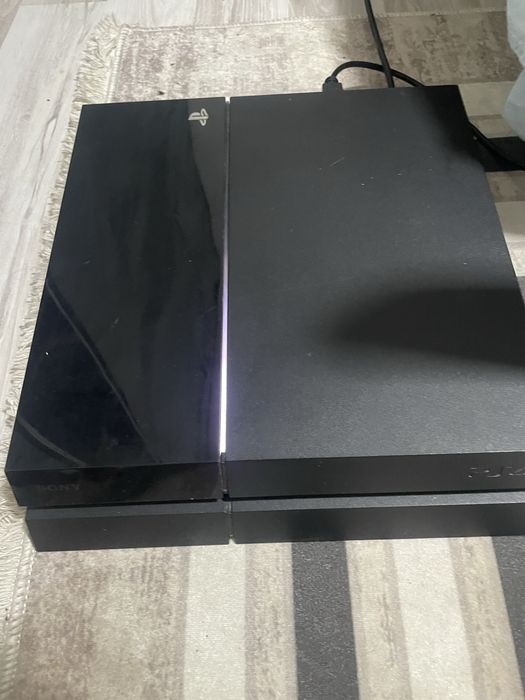Vand ps4 foarte bun nu trimit in tara!