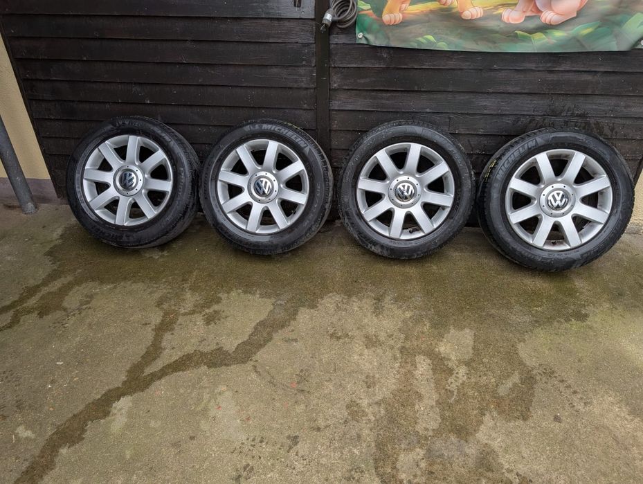 Cauciucuri Michelin de vara 215 55 R16 cu genti de aluminiu