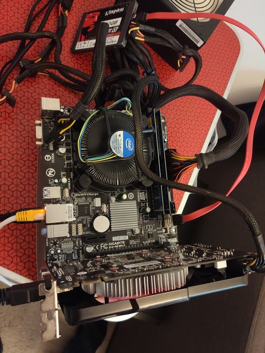 Kit placa baza gen4 Gigabyte (f mica, aproape cat itx)+i5 4440+8GB RAM