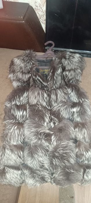 Продам жилетка безрукавка