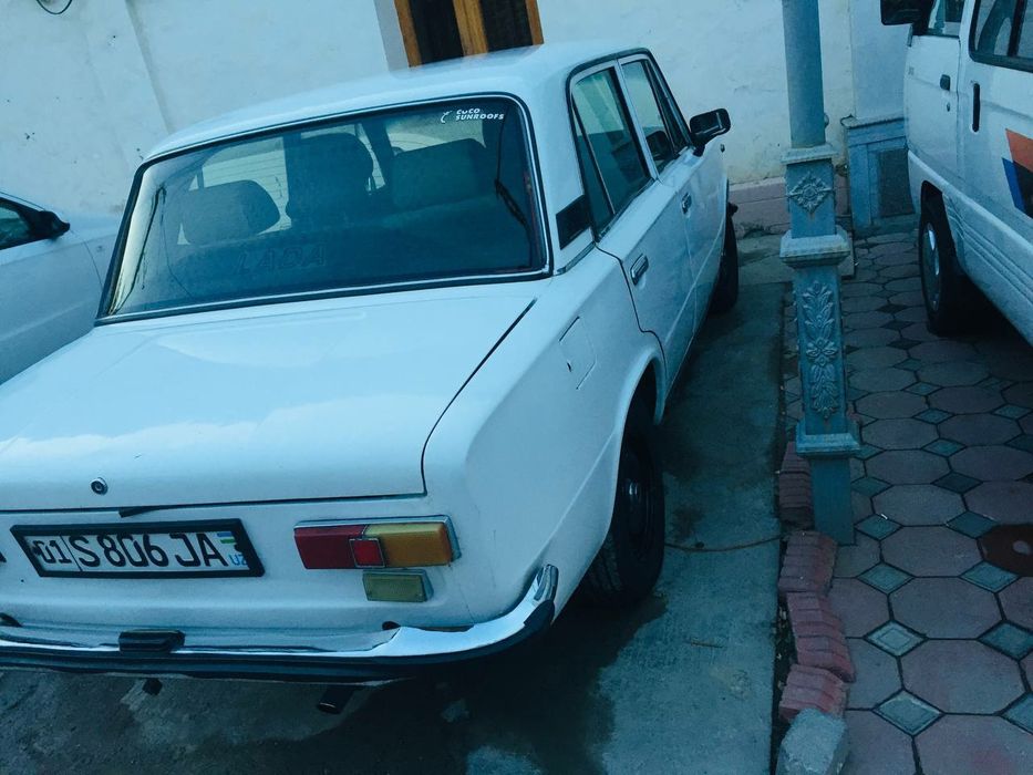 Vaz 21011 sotiladi srocni