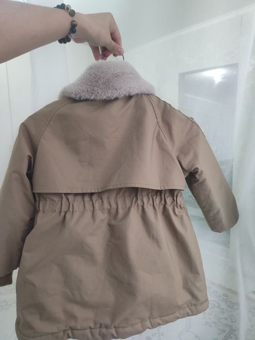 Продам пальто для девочки