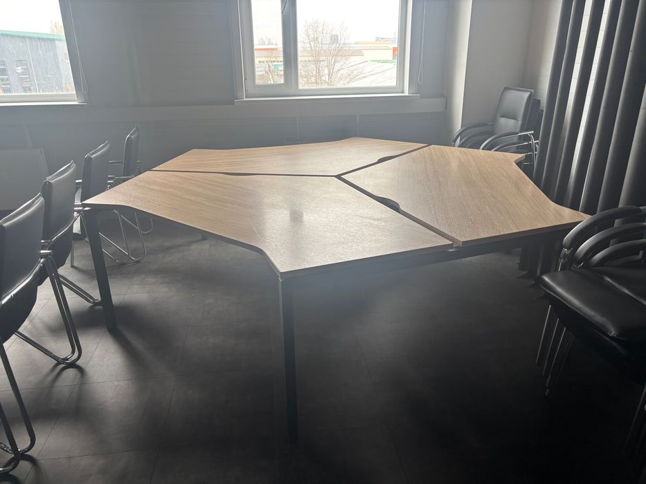 Офисная мебель (Стулья, столы и тд.)