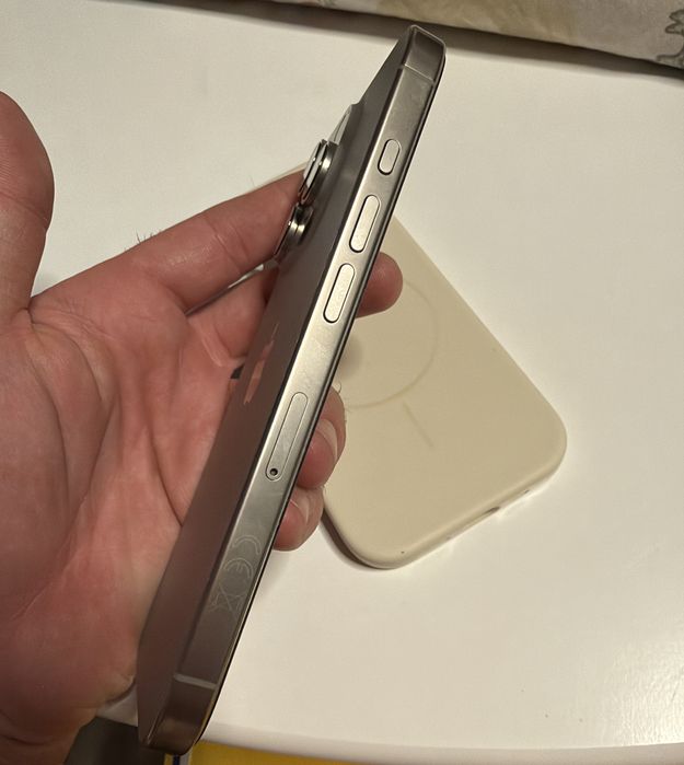 Iphone 16 Pro Neverlook inca in garantie