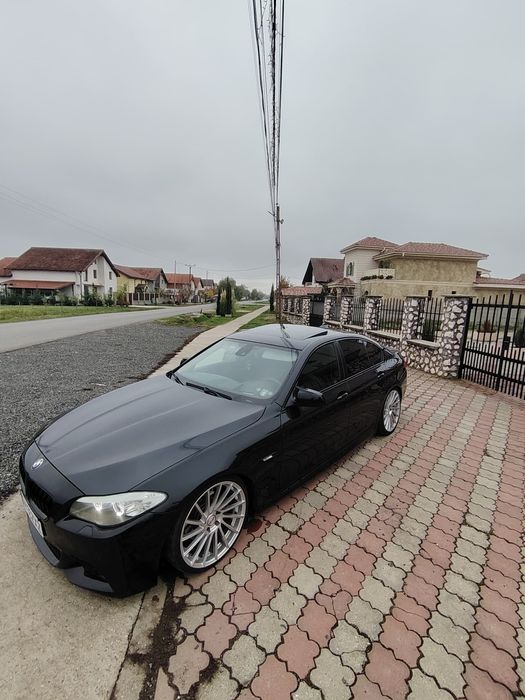 BMW F10 520dA/EURO 5/M-paket/HUD Trapa/Navi NBT/Keyless Go