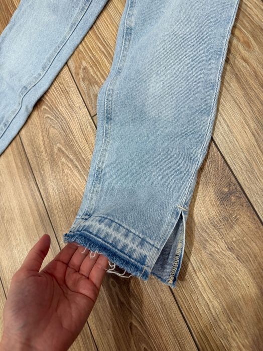 Продам детские джинсы манго