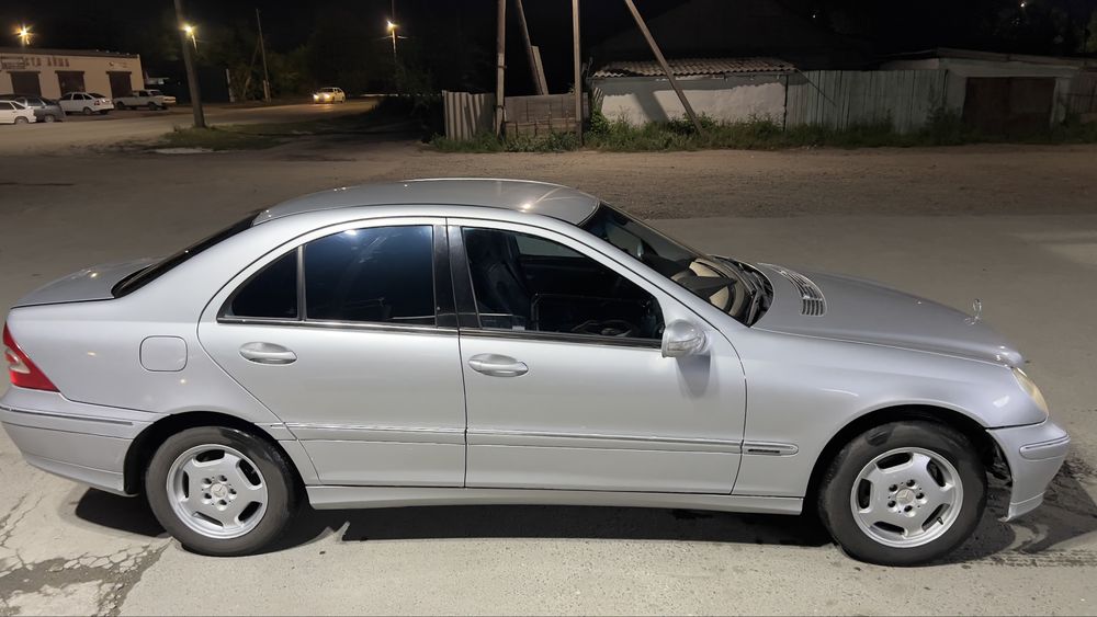 Продам Mercedes-Benz C180 W203 2.0 AT