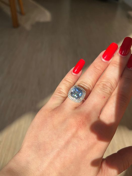 Чисто нов пръстен на Swarovski