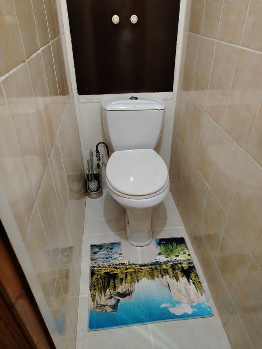 Uy  sotiladi srochna  Uchtepa 15 Kv  22 dom 5 etaj 40 kv