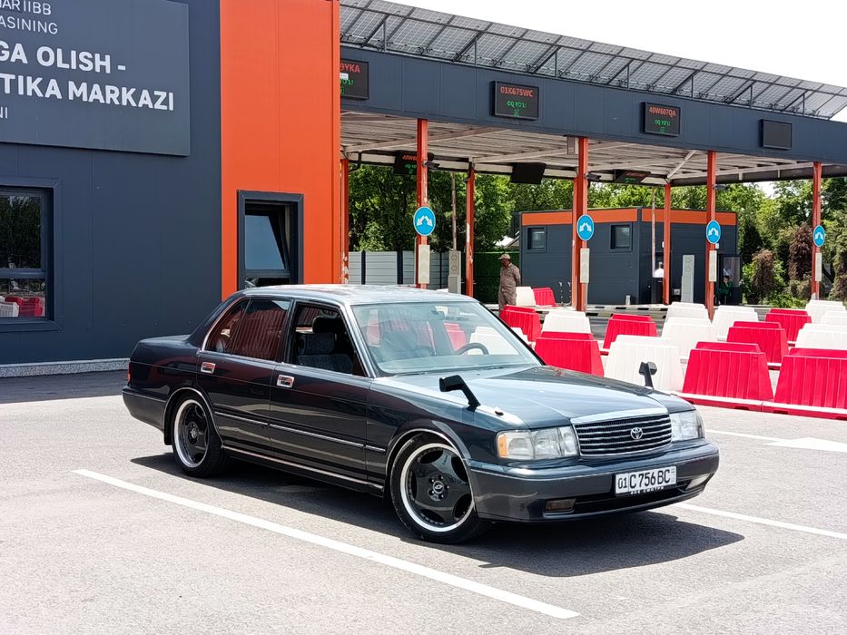 Toyota crown jzs 133