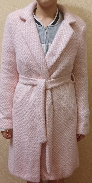 Продам пальто розовое
