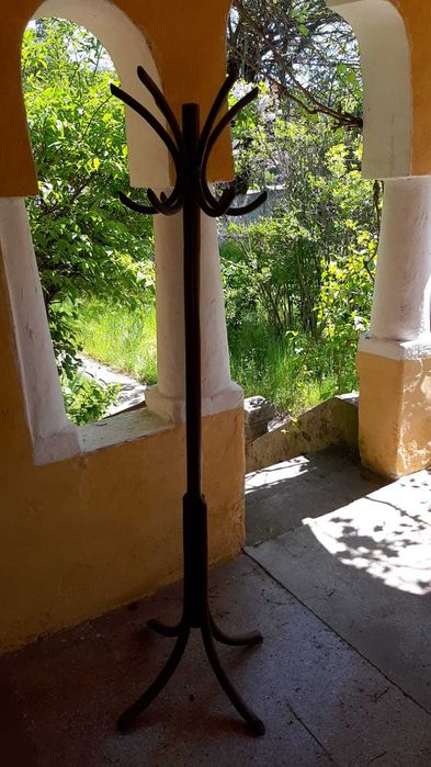 Vand cuier vechi de lemn