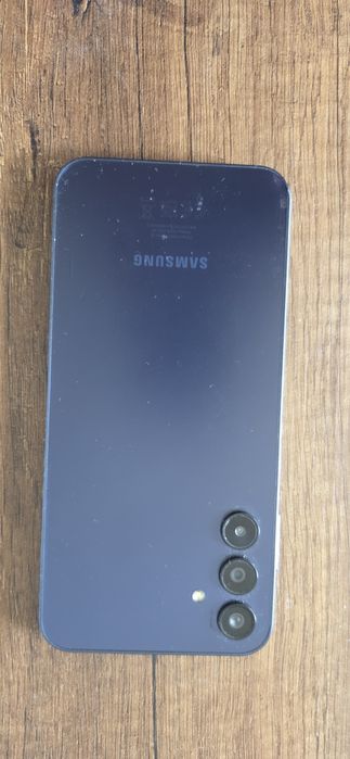 Продавам Samsung a 15