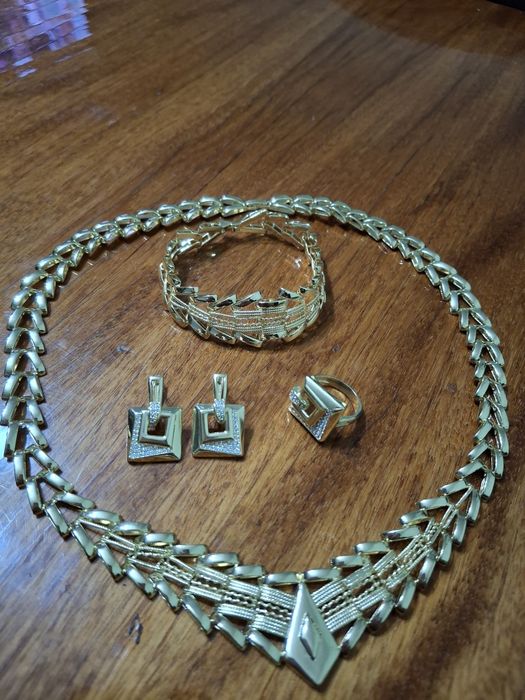 Продам срочно 2 набора