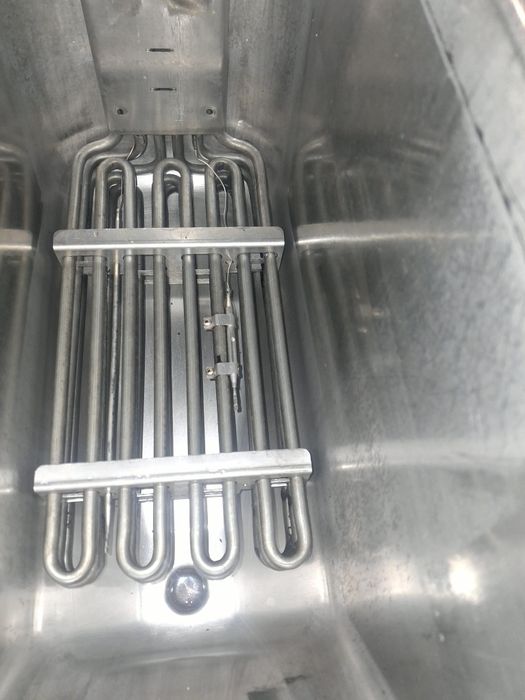 Фритюрник ELECTROLUX с филтрираща система  компактен