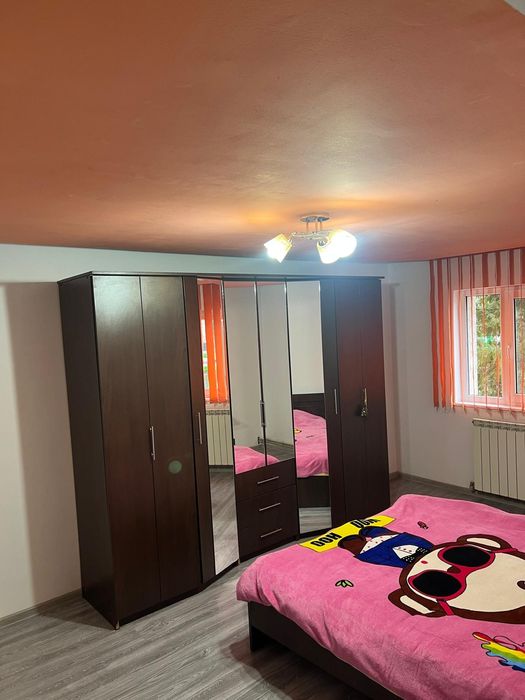 Închiriez apartament