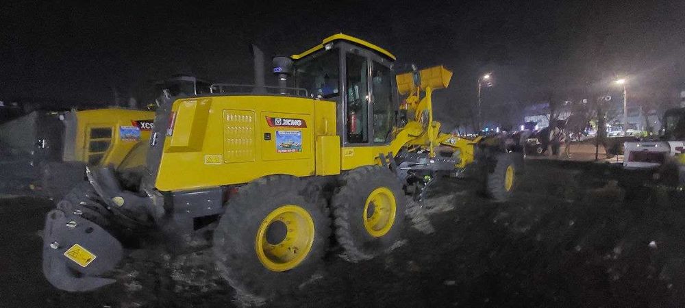 На складе Автогрейдер XCMG GR180 аппарат