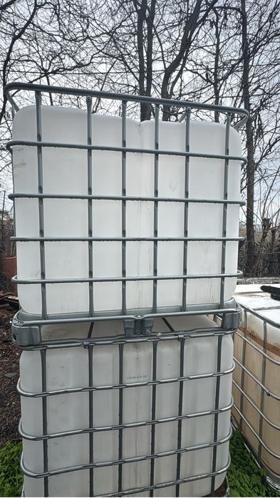 Bazine IBC 1000 l  butoaie . Cu posibilitate de transport.