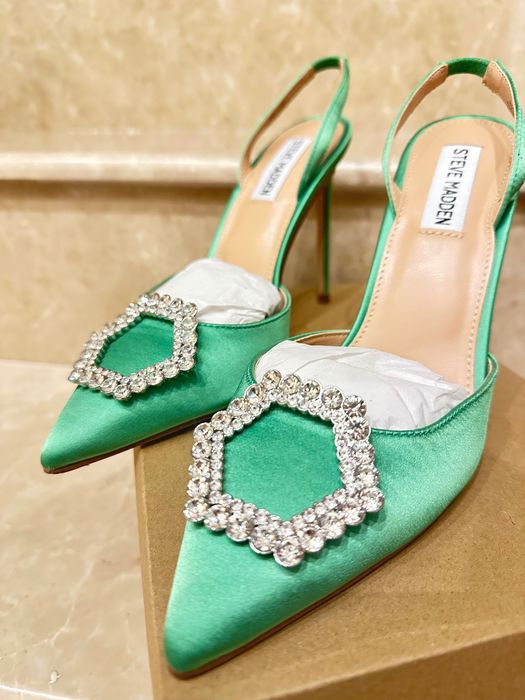 Steve Madden Обувки Vionnet с отворена пета и декоративни камъни.