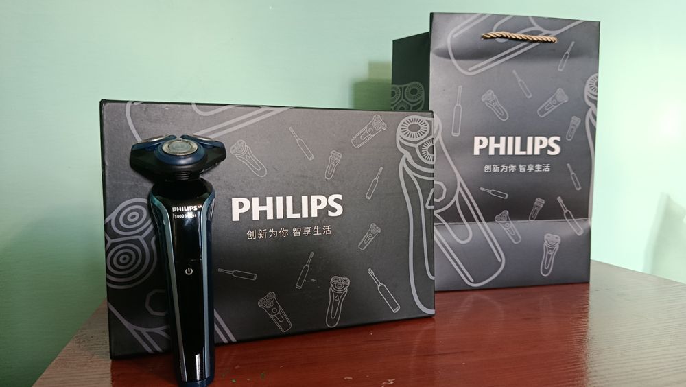 Электробритва от Philips оригинал. Подарок