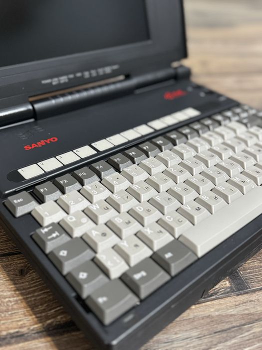 Laptop 386 Vintage SANYO 18NL , impecabil, perfect functional