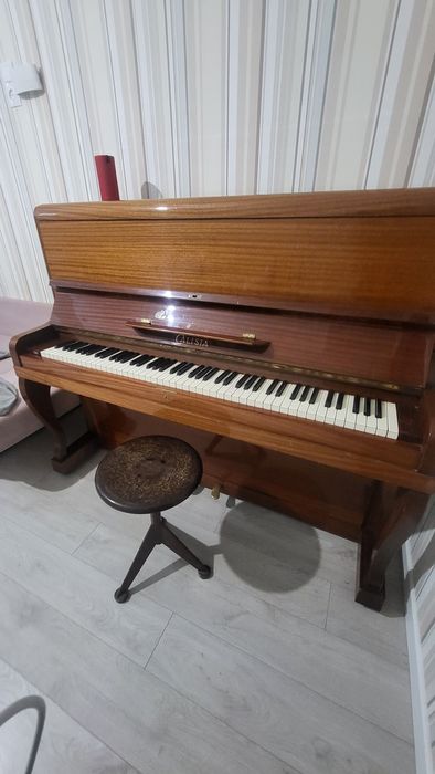 Фортепиано (пианино) Kalisz продам