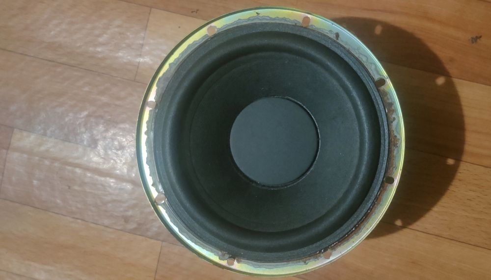Продам Сабвуферный динамик