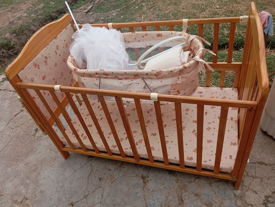 Детская кровать с колыбелькой