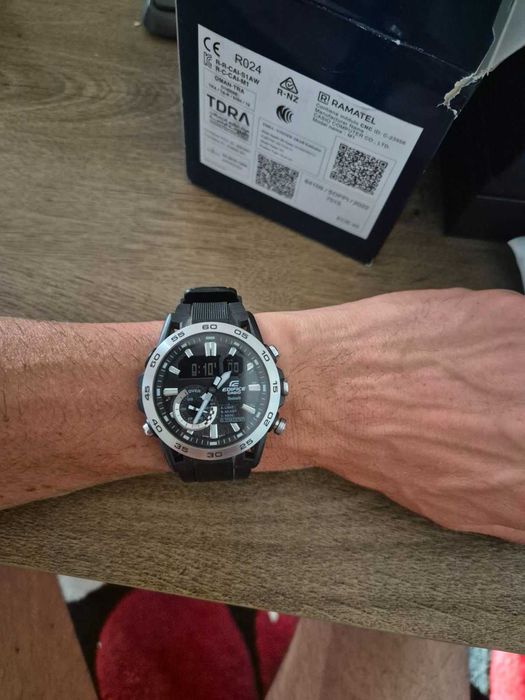Часовник CASIO Edifice ECB-40P-1AEF