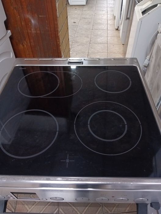 Иноксова свободно стояща печка с керамичен плот Bosch 2години гаранция