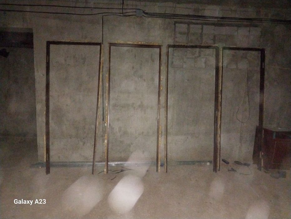 Продам двери  дерева.