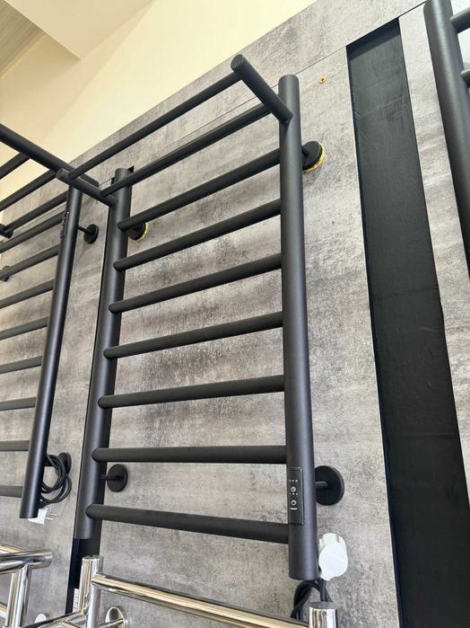 Полотенцесушитель с полочкой из круглой трубы с гарантией.