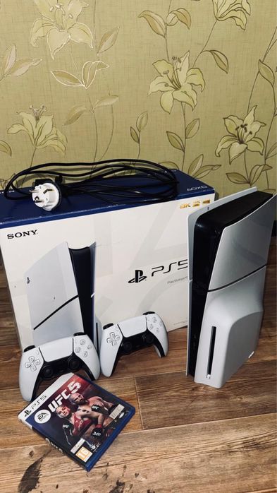 Продаю PS5 slim в добавку идут игры UFC5 и Фифа24 2 контроллера 1000гб