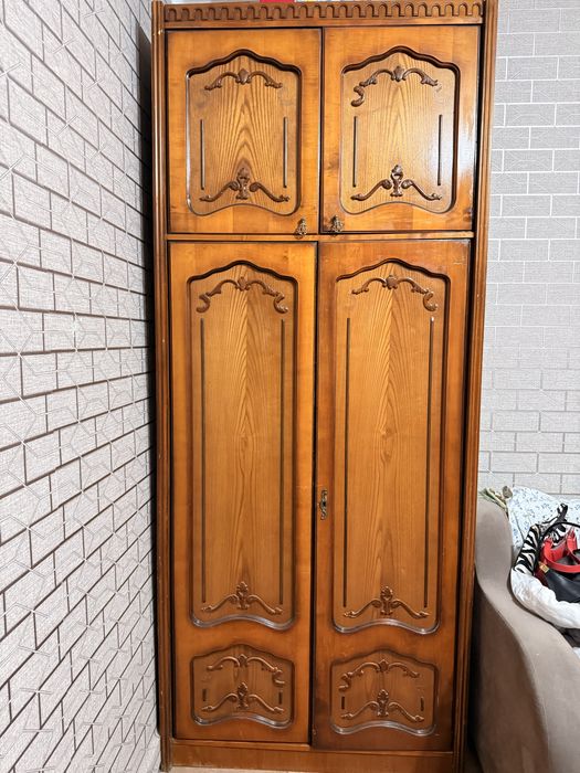 ПРОДАМ 2 деревянных шкафа. Самовывоз!