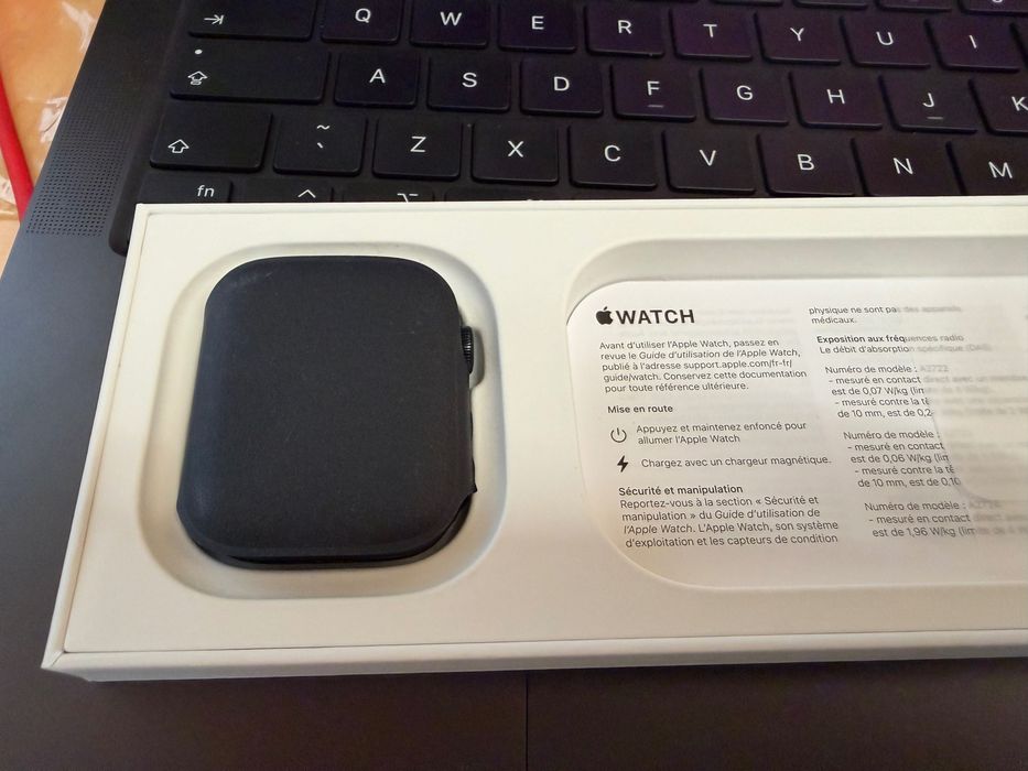 Apple Watch Series 9 45mm Midnight AL GPS ca nou, sanatate baterie 100%