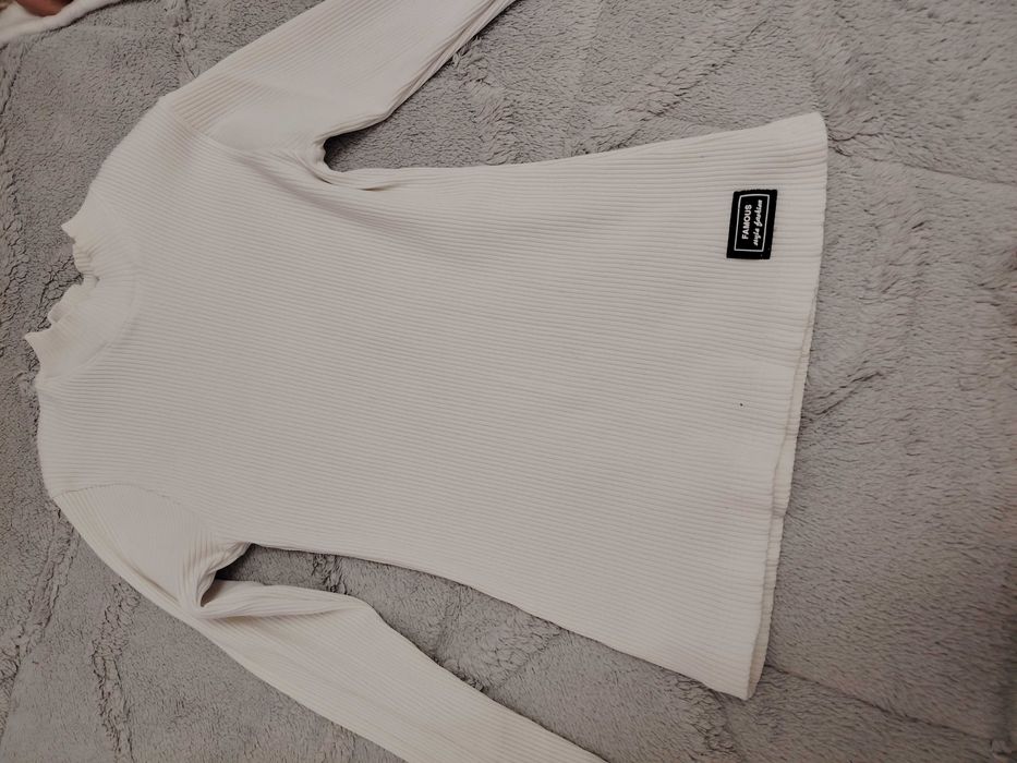 Бели блузки за 11 г., Зимна рокля плетиво