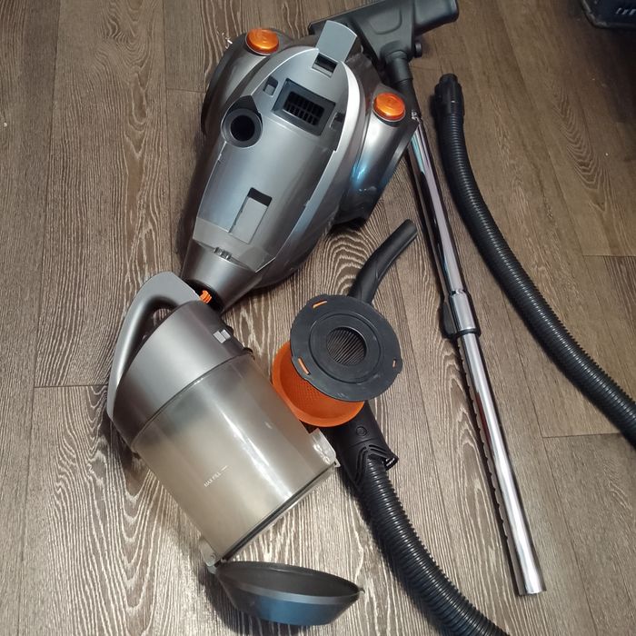 Продам на запчасти пылесос Elenberg