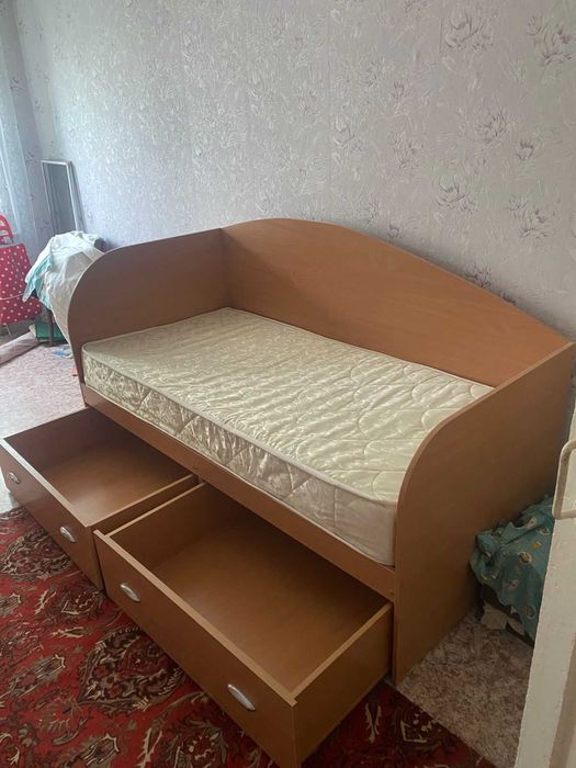 Продаю кровать с ящиками