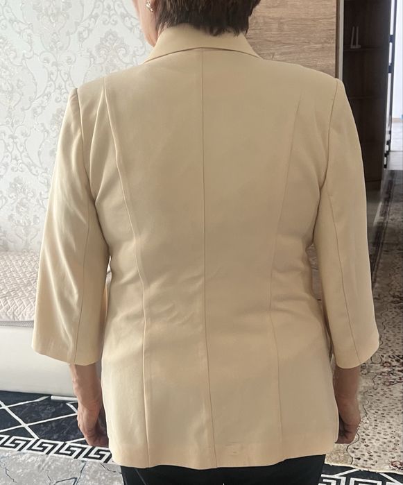 Продам женские пиджаки