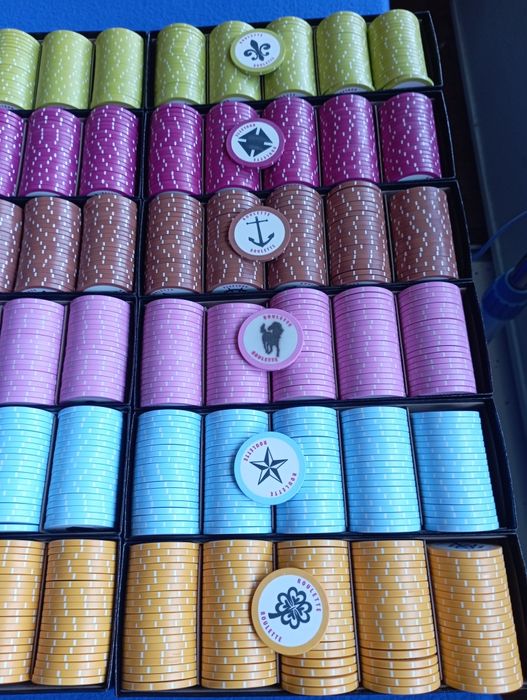 Фишки для американской рулетки.