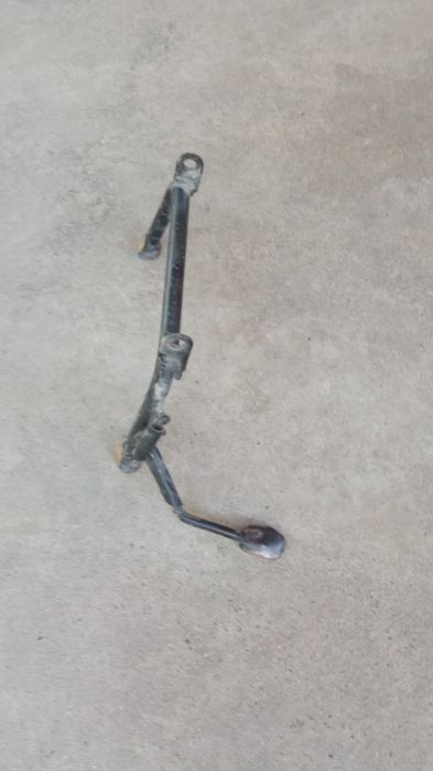 Центральная подножка от скутера