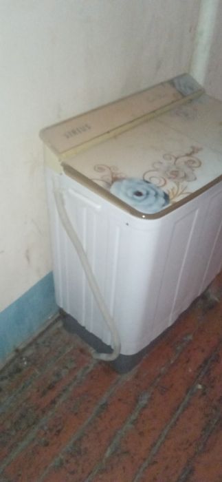 Kir yuvadigan moshina