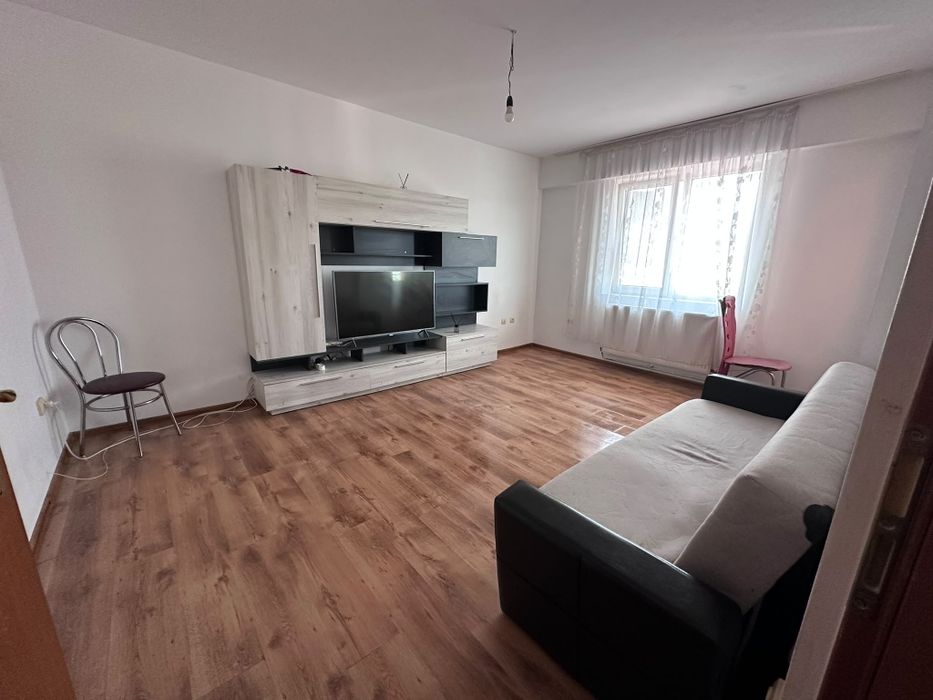 Inchiriez apartament ultracentral in Gaesti