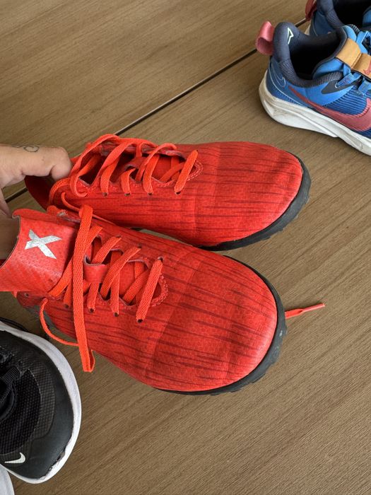 Футболни обувки adidas